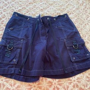 Magellan Women’s I size 12 navy blue shorts, with six pockets